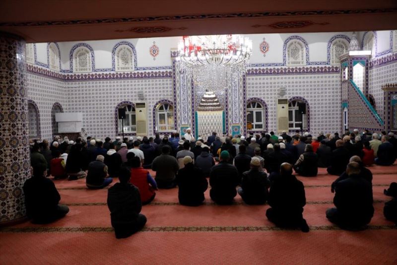 Hafız Bünyamin Topcuoğlu Teravihte İnegöl Cemaati İle Buluştu