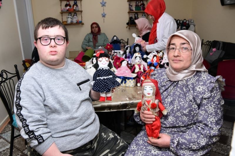 Melek annenin bebeklerine büyük talep