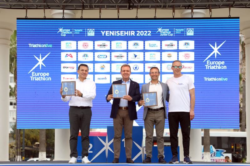Başkan Seçer, 2022 Mersin Yenişehir Triatlonu Avrupa Triatlon Kupası Ödül Töreni’ne Katıldı