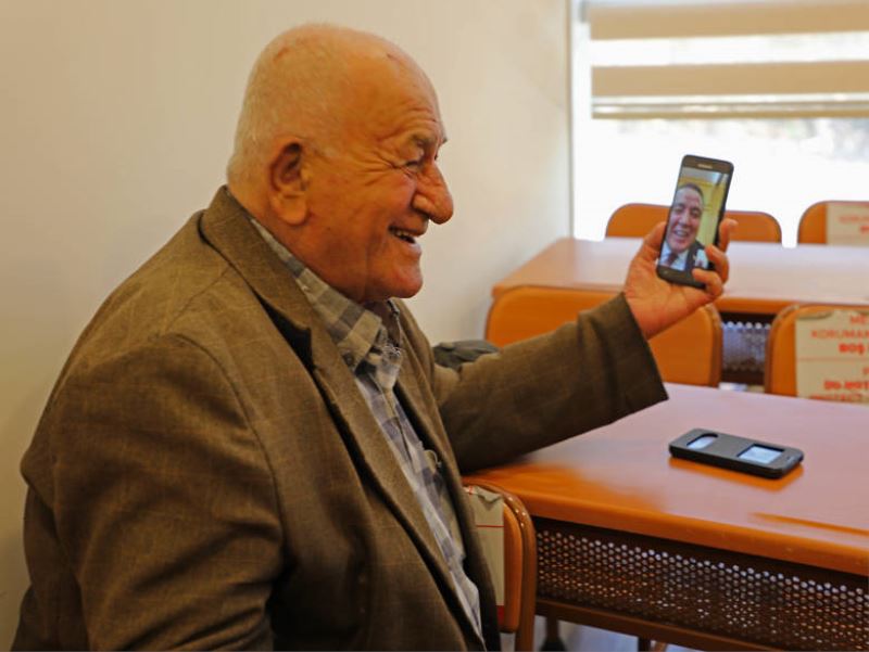 Büyükşehir’den Gündoğmuş’ta Akıllı Telefon Kursu
