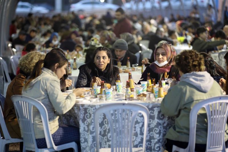 Yenimahalle’de Açık Hava Mahalle İftarları Sürüyor