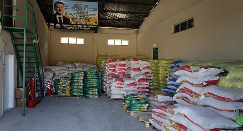 Büyükşehir, ayçiçeği üreticilerine gübre dağıtımına başladı