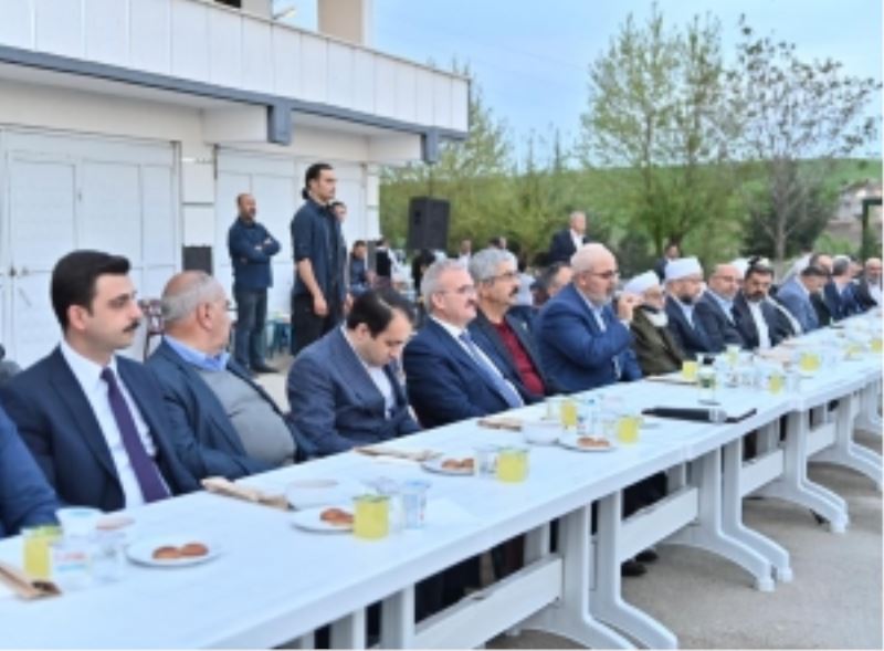 Vali Karaloğlu, Bismil’de iftarda vatandaşlarla buluştu