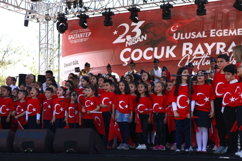GAZİ ŞEHİRLİ ÇOCUKLAR 23 NİSAN’MASAL PARKTA KUTLADI