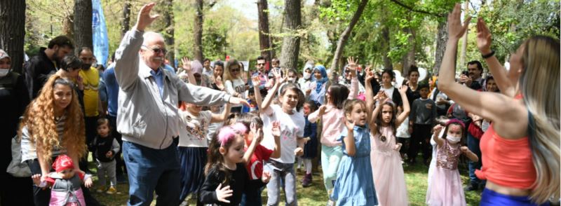Çocuklar 23 Nisan Coşkusunu Tahta At Şenliğinde Bir Arada Yaşadı
