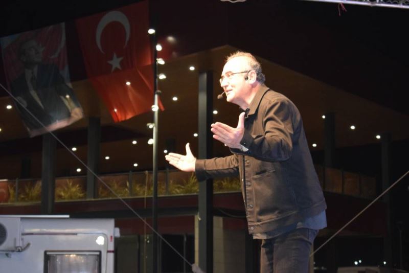 CUMHURİYET YOLUNDA ARSUZ EXPO ALANINDA SAHNELENDİ