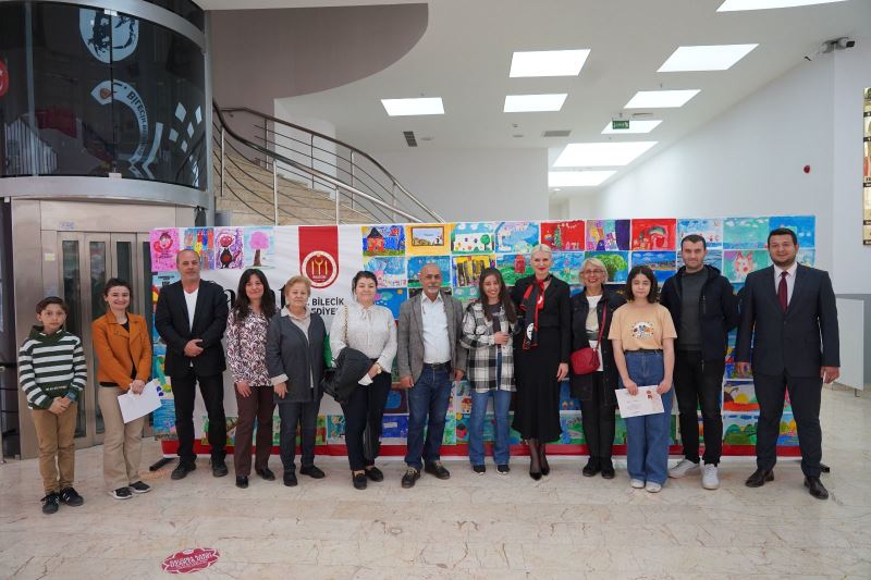 SANAT AKADEMİSİ RESİM KURSUNDAKİ ÖĞRENCİLER ESERLERİNİ SERGİLEDİ