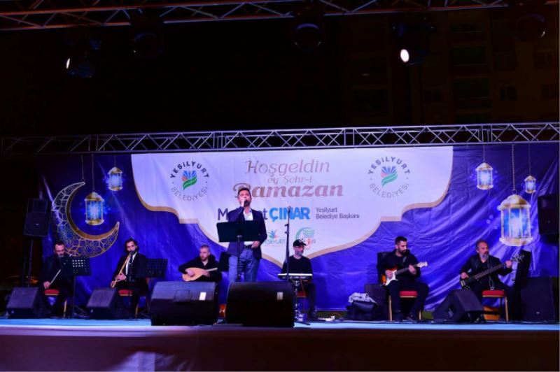 Sanatçı Umut Mürare, Söylediği Ezgi Ve İlahilerle Gönülleri Feth Etti