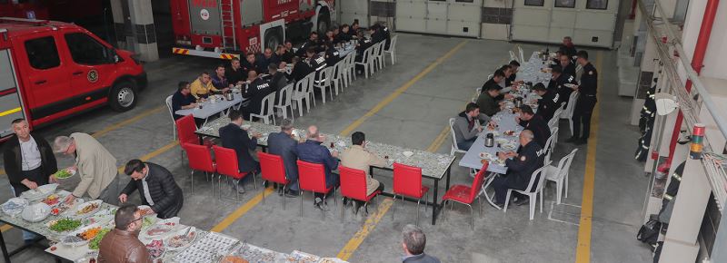 BAŞKAN IŞIK İTFAİYE ÇALIŞANLARIYLA SAHURDA BİR ARAYA GELDİ