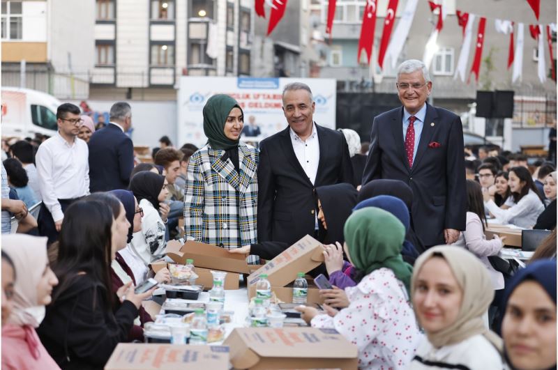 Sultangazi Belediyesi’nin Gençlik İftarının Konuğu Volkan Bozkır Oldu