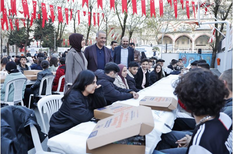 Sultangazi Belediye Başkanı Dursun Gençlerle İftarlarda Buluşuyor