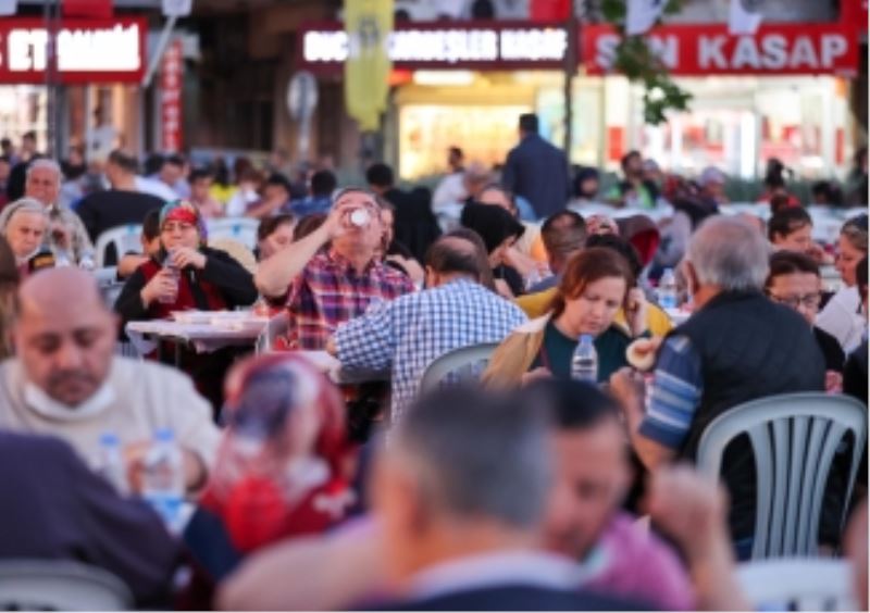 Bucalılar Kadir Gecesi’nde iftarda bir araya geldi