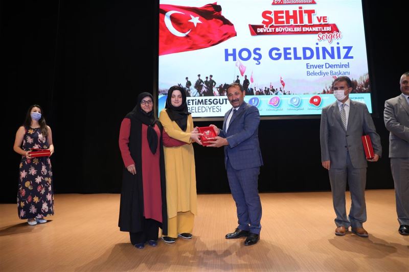 ŞEHİT VE DEVLET BÜYÜKLERİ EMANETLERİ SERGİSİ AÇILDI