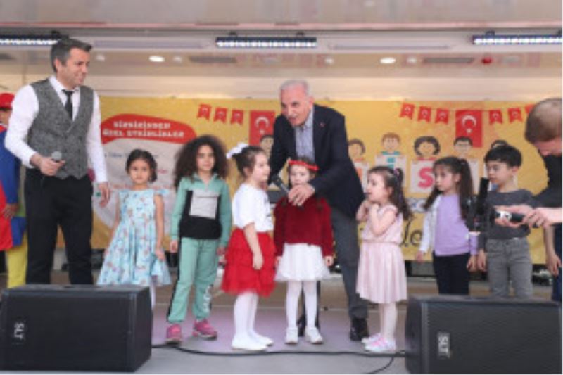23 NİSAN ETKİNLİKLERİNDE ÇOCUKLAR DOYASIYA EĞLENDİ