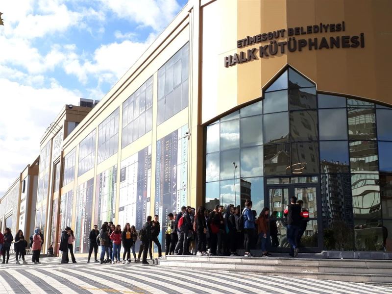 ETİMESGUT DERSİNE ÇALIŞIYOR