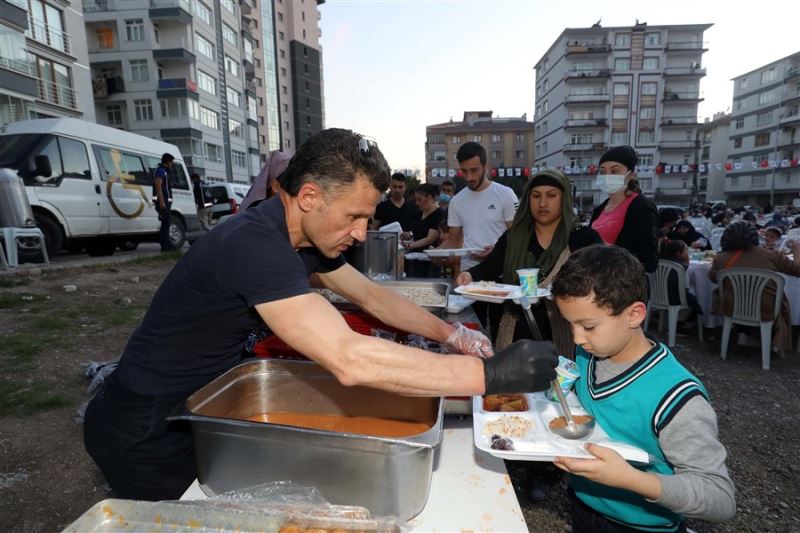 Özevlerve Varlık’ta İftar Sofraları Kuruldu