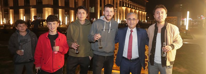 BAŞKAN IŞIK HEMŞEHRİLERİNE KÜTAHYA’NIN MARKASINI İKRAM ETTİ
