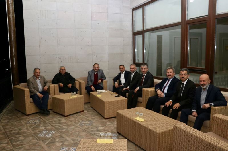 Büyükkılıç ve Başkanlardan Özhaseki’ye Brifing