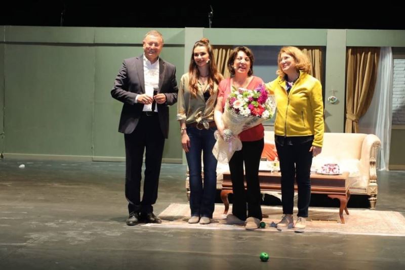 PLASTİK AŞKLAR OYUNU EXPO AMFİ TİYATRODA SAHNELENDİ
