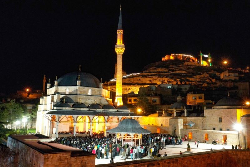 Kadir Gecesi Dualarla İdrak Edildi