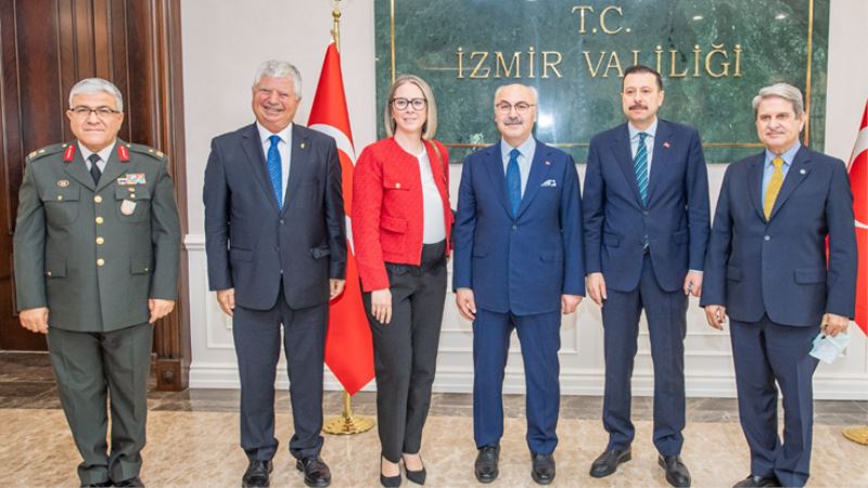 Başkan Vekili Özuslu,  İzmir Valiliği’ndeki bayramlaşma törenine katıldı