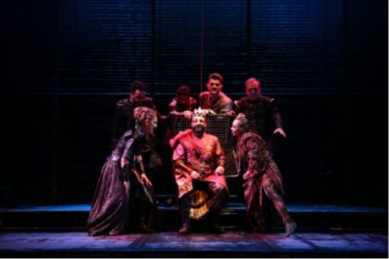 ŞEHİR TİYATROLARININ ‘MACBETH’ ADLI OYUNU İSTANBUL SEYİRCİSİ İLE BULUŞUYOR