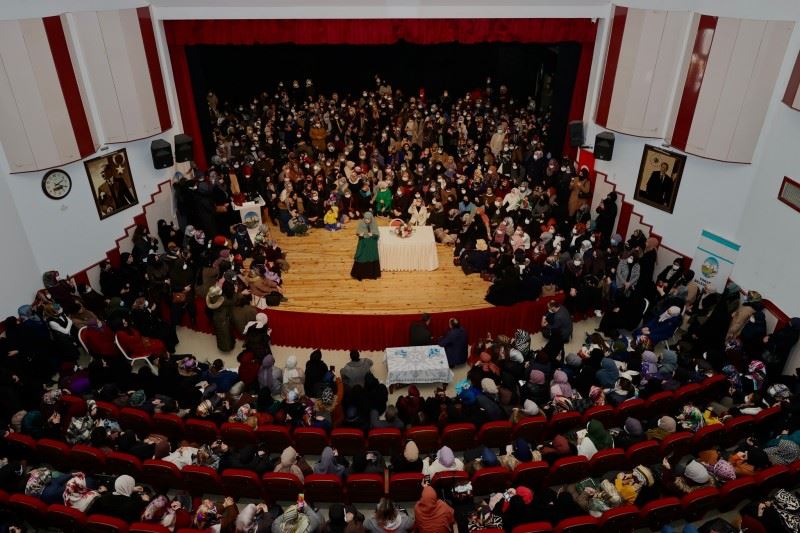 “AİLEMİZ İLK OKULUMUZ” ETKİNLİĞİ’NE TOKATLI KADINLAR YOĞUN İLGİ GÖSTERDİ