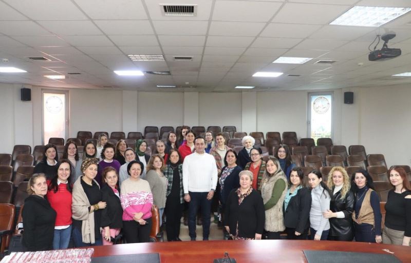 BAŞKAN YANMAZ BELEDİYEDEKİ KADIN PERSONELİN KADINLAR GÜNÜNÜ KUTLADI