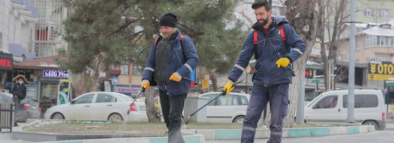 KALDIRIMLARDA BUZLANMAYA KARŞI SOLÜSYON UYGULANDI