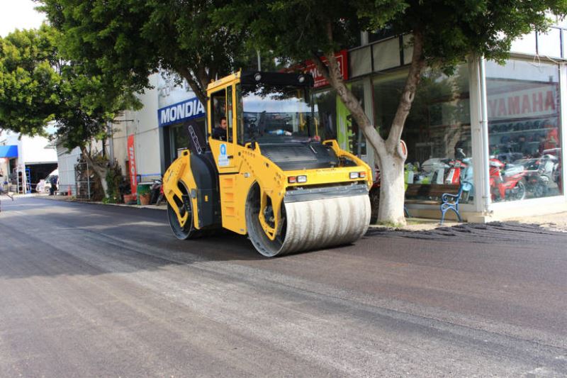 Kumluca Sanayi Sitesi’nin 24 yıllık sorunu bitiyor     Büyükşehir Belediyesi sıcak asfalt çalışması yapıyor