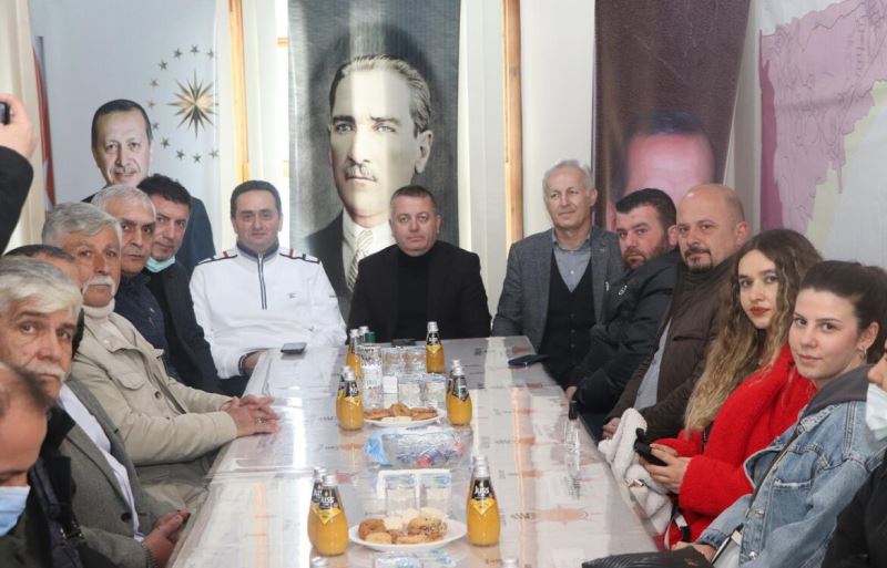 BAŞKAN OKAN YANMAZ VE MHP AKÇAKOCA İLÇE YÖNETİMİ AK PARTİ AKÇAKOCA İLÇE BAŞKANLIĞINI ZİYARET ETTİ