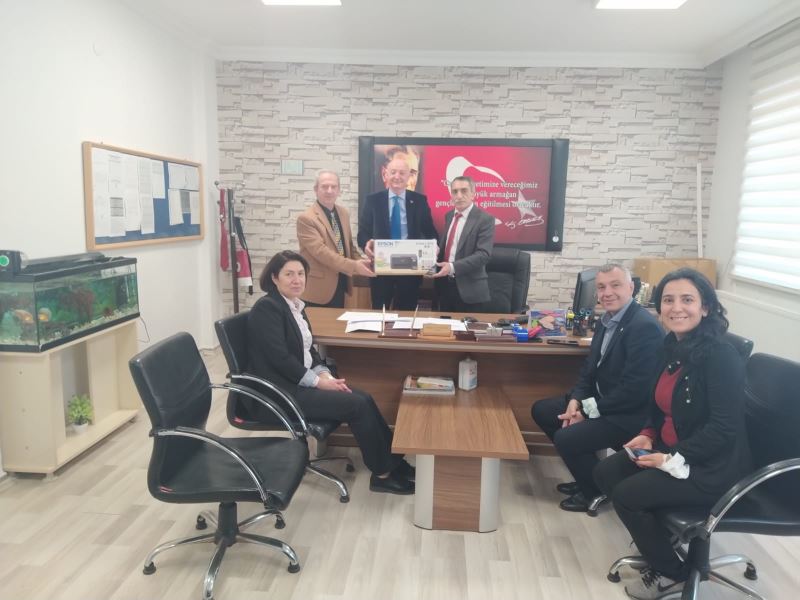 İZMİT BELEDİYESİ, DOĞAYI KORUYAN OKULLARA MALZEME DESTEĞİ VERİYOR