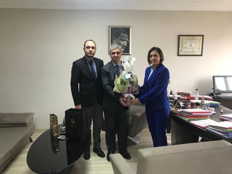 İZMİT BELEDİYESİNDEN AVUKATLAR GÜNÜ’NDE ESKİ BARO BAŞKANLARINA ANLAMLI ZİYARET