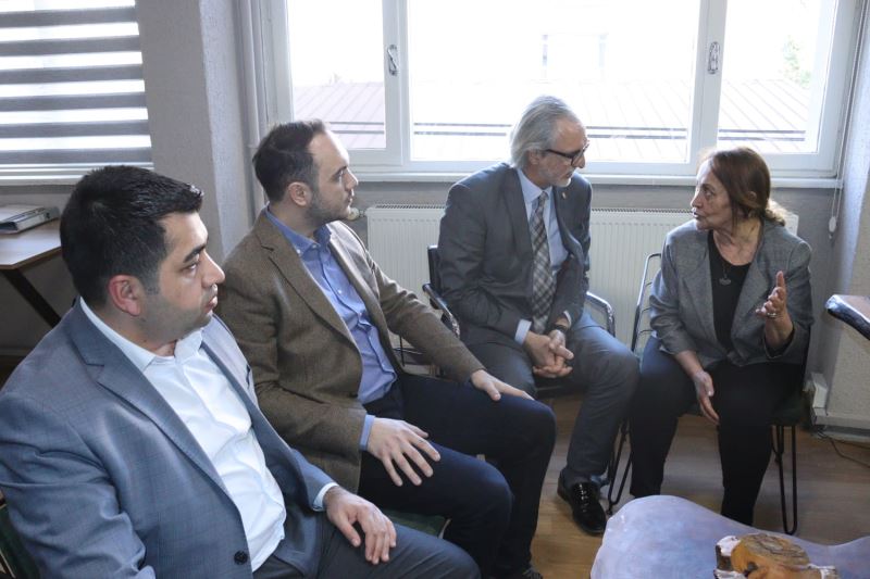 İZMİT BELEDİYESİNDEN BASIN ŞEHİDİ GÜNGÖR ARSLAN’IN AİLESİNE ZİYARET