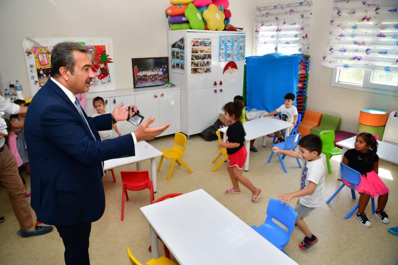 Miniklerin Soner Amca Sevgisi