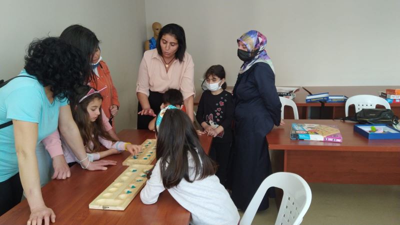 AKIL VE ZEKA OYUNLARI ATÖLYESİ’NDE BU KEZ VELİLER EĞİTİM ALDI