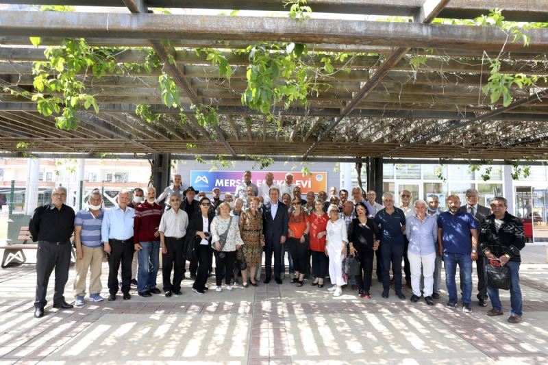 Başkan Seçer, Bayramın İlk Ziyaretini Emekli Evi’ne Yaptı