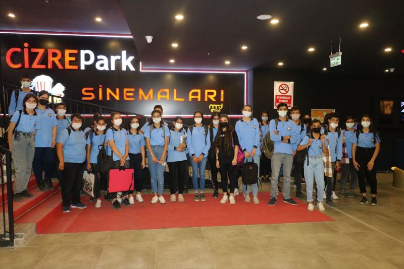 Kaymakam/ Belediye Başkan V. Mehmet Tunç, 6.000 Öğrenciyi Sinema ile Buluşturduk.