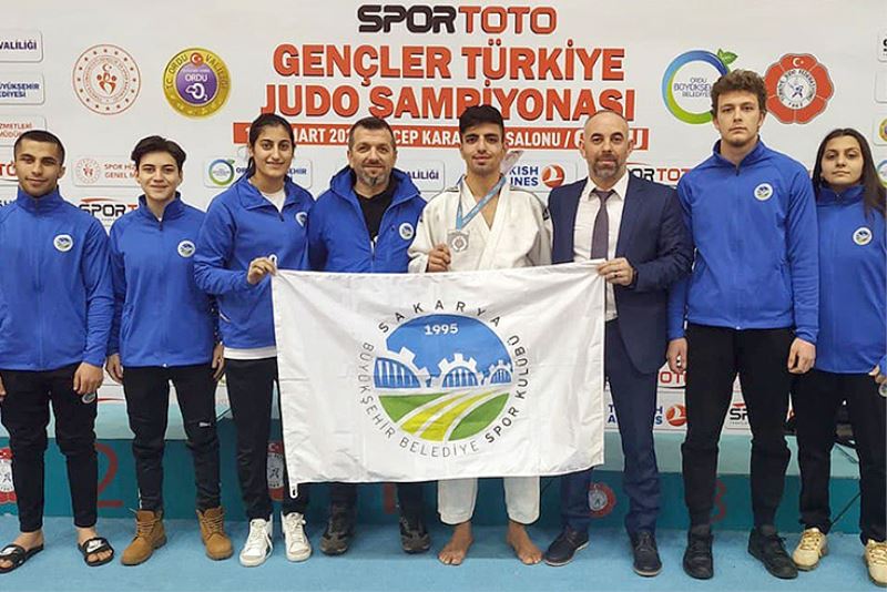 Büyükşehirli sporcu gümüş madalyanın sahibi oldu