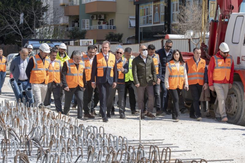 Başkan Seçer, Göçmen’deki Katlı Kavşak Çalışmalarını İnceledi, İşçilerle Şantiyede Öğle Yemeği Yedi
