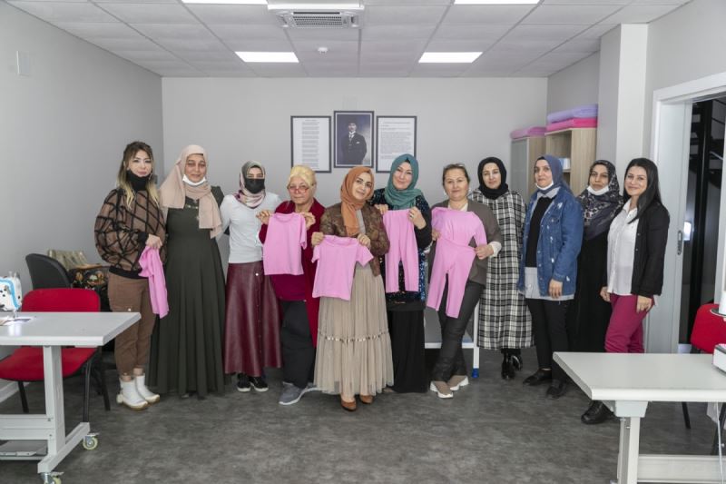 MERCEK’te İlk Kursiyerler Dikiş Makinalarının Başında Kolları Sıvadı