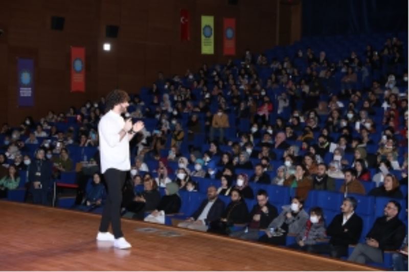 Ney sesi ile bütünleşen söyleşiye yoğun ilgi