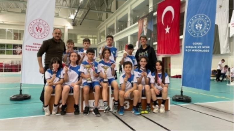 Badminton Akademi Meyvelerini Veriyor