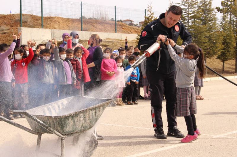 Elmalılı öğrencilere yangın tatbikatı