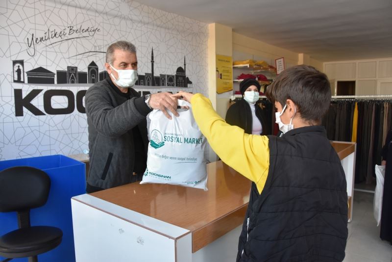 HER YIL OLDUĞU GİBİ BU BAYRAMDA BAYRAMLIKLAR KOCASİNAN BELEDİYESİ’NDEN