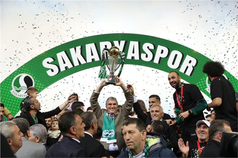 Sakaryaspor şampiyonluk kupasına kavuştu