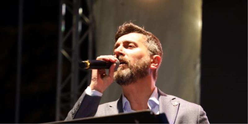 UMUT MÜRARE SEVENLERİYLE BULUŞTU