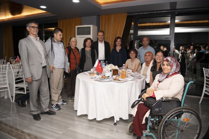 Başkan Seçer Ve Meral Seçer, Özel Gereksinimli Bireylerle Dayanışma Yemeğinde Bir Araya Geldi