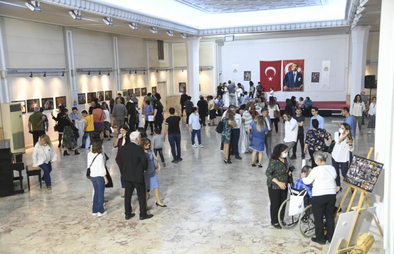 Kadın fotoğrafçılar, özel gereksinimli çocukları ve annelerini fotoğrafladı