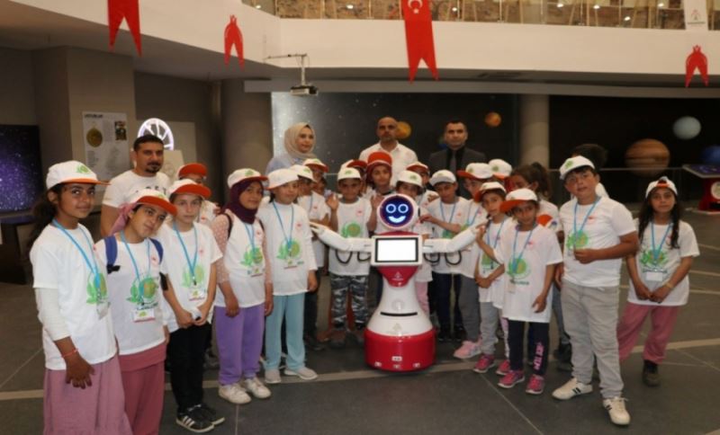 BATTANİ UZAY VE HAVACILIK BİLİM MERKEZİ ÖĞRENCİLERİ BİLİMLE TANIŞTIRIYOR